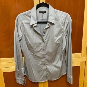 Nice steel grey size 8 love it just to fitting for me it’s from banana republic